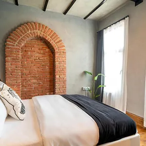 4* Aparthotel Urban Quarters - Bueklue
